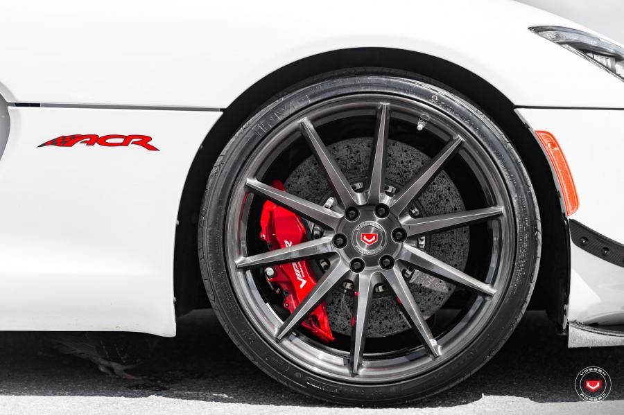 Детали экстерьера Dodge Viper ACR on Vossen Wheels (VPS-310) 2018 года  (фото 17 из 19)